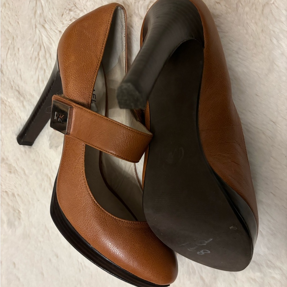 Shoes Michael Kors, size 10M caramel color